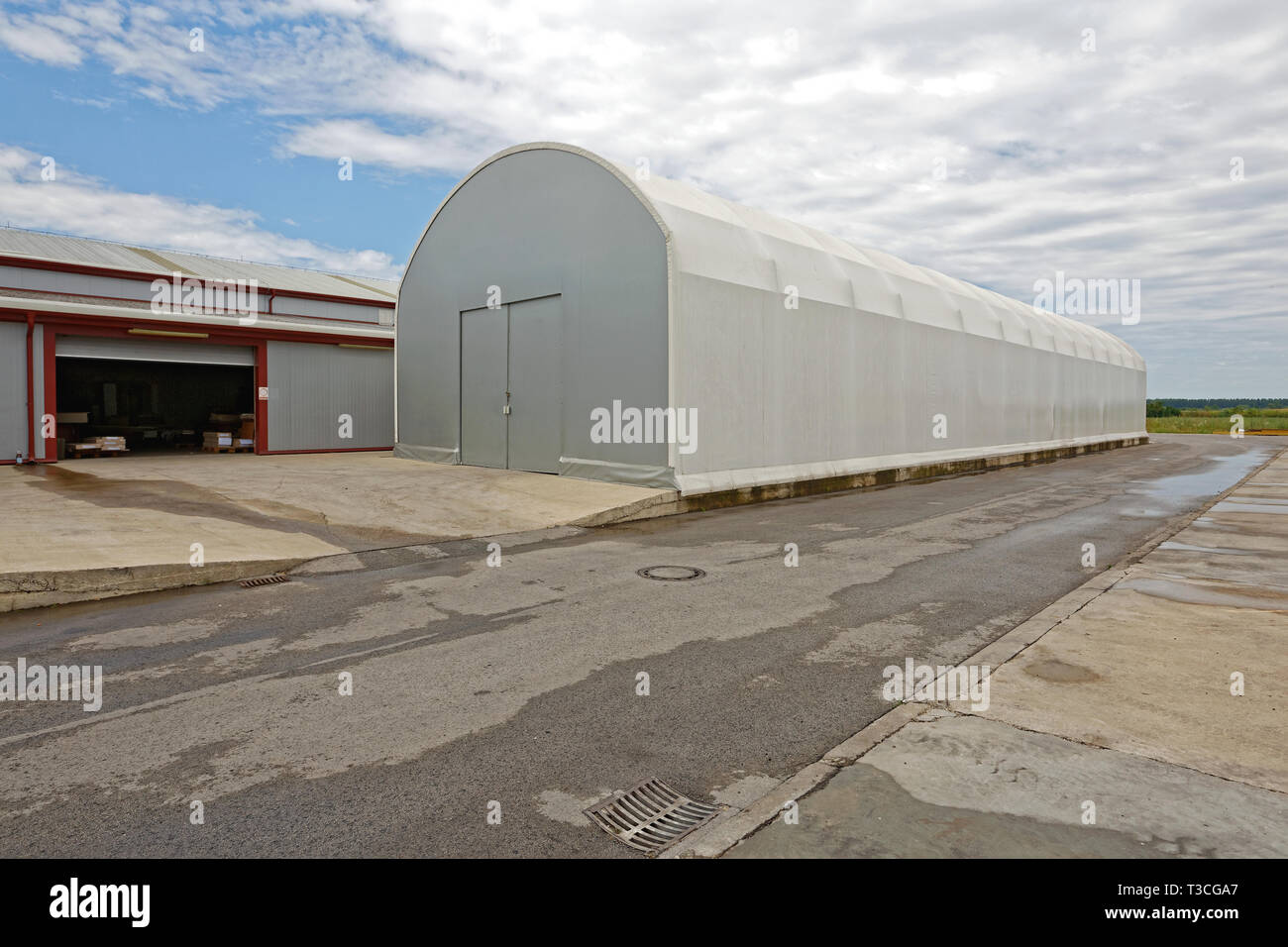Portable Long Warehouse Building Structure for Temporary Storage