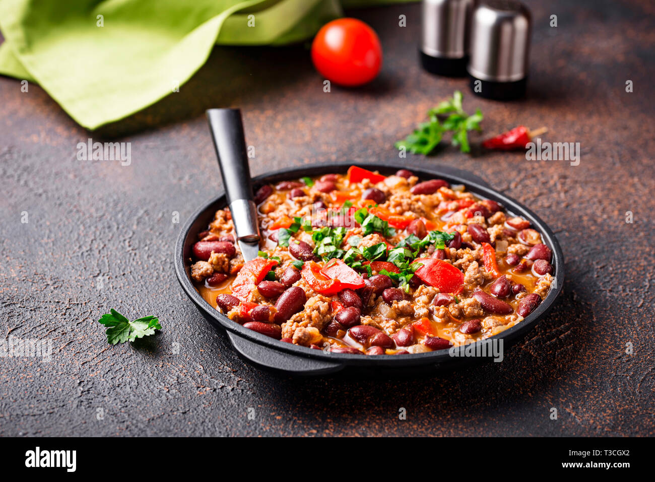 Traditional Mexican dish chili con carne Stock Photo Alamy