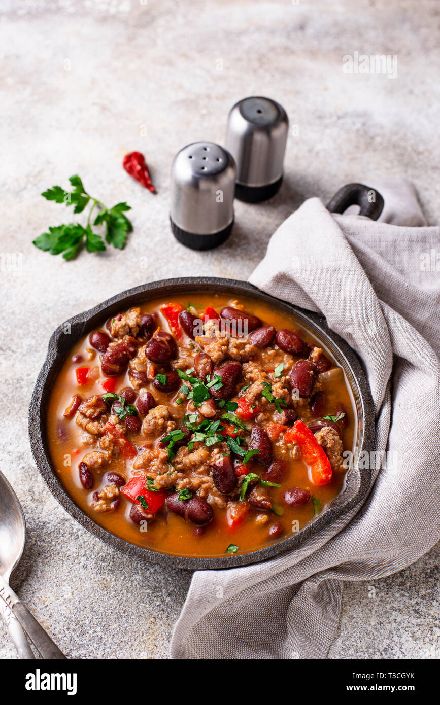 Traditional Mexican dish chili con carne Stock Photo Alamy