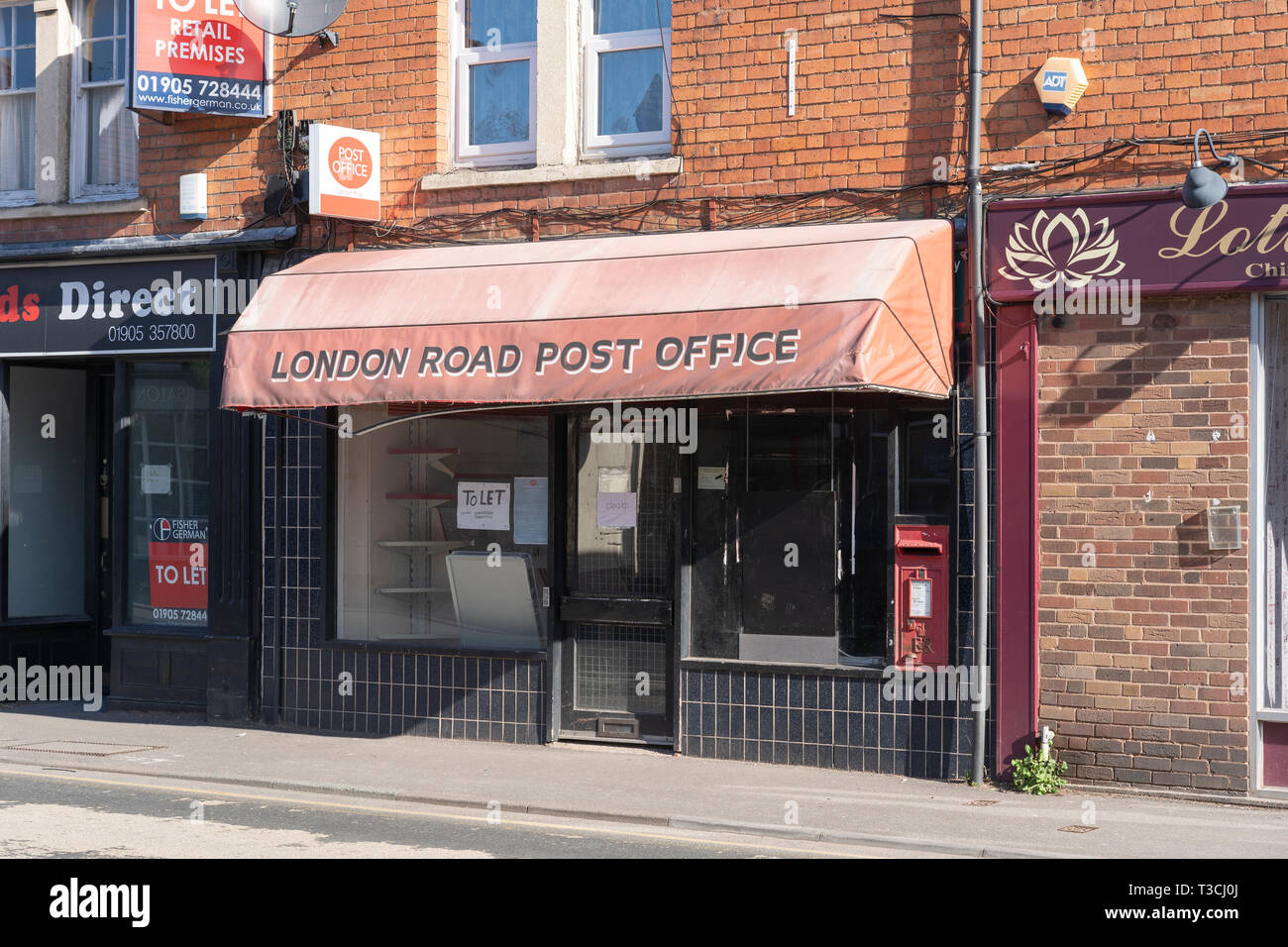 A post office branch closure on London Road, Worcester, UK Stock Photo