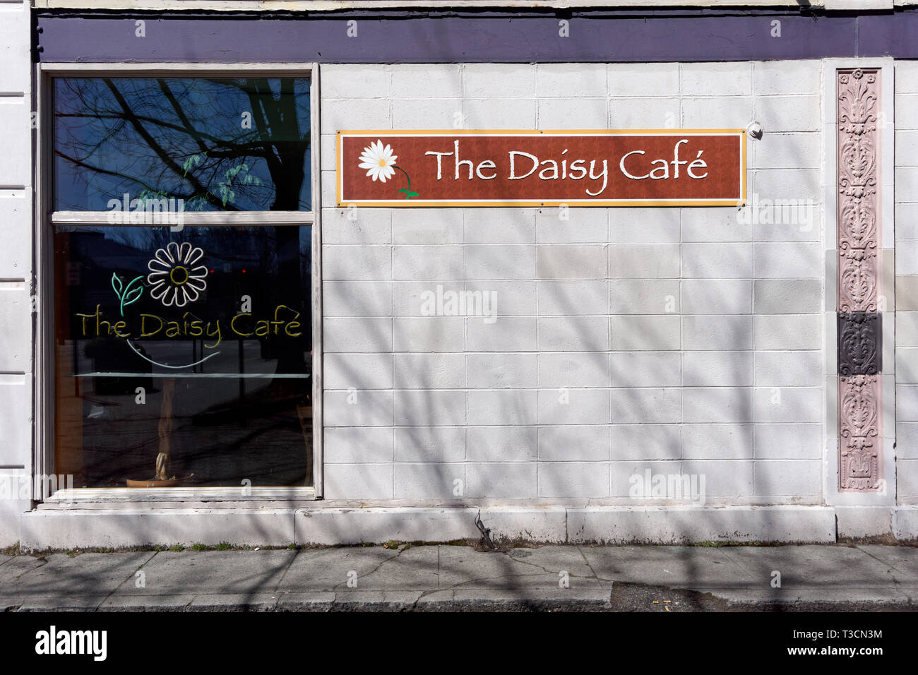 Cafes exterior hires stock photography and images Alamy
