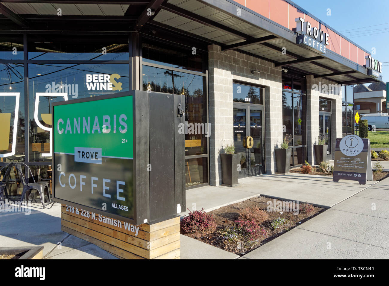 Trove Cannabis recreational and medical marijuana shop on Samish Way, Bellingham, Washington state, USA Stock Photo