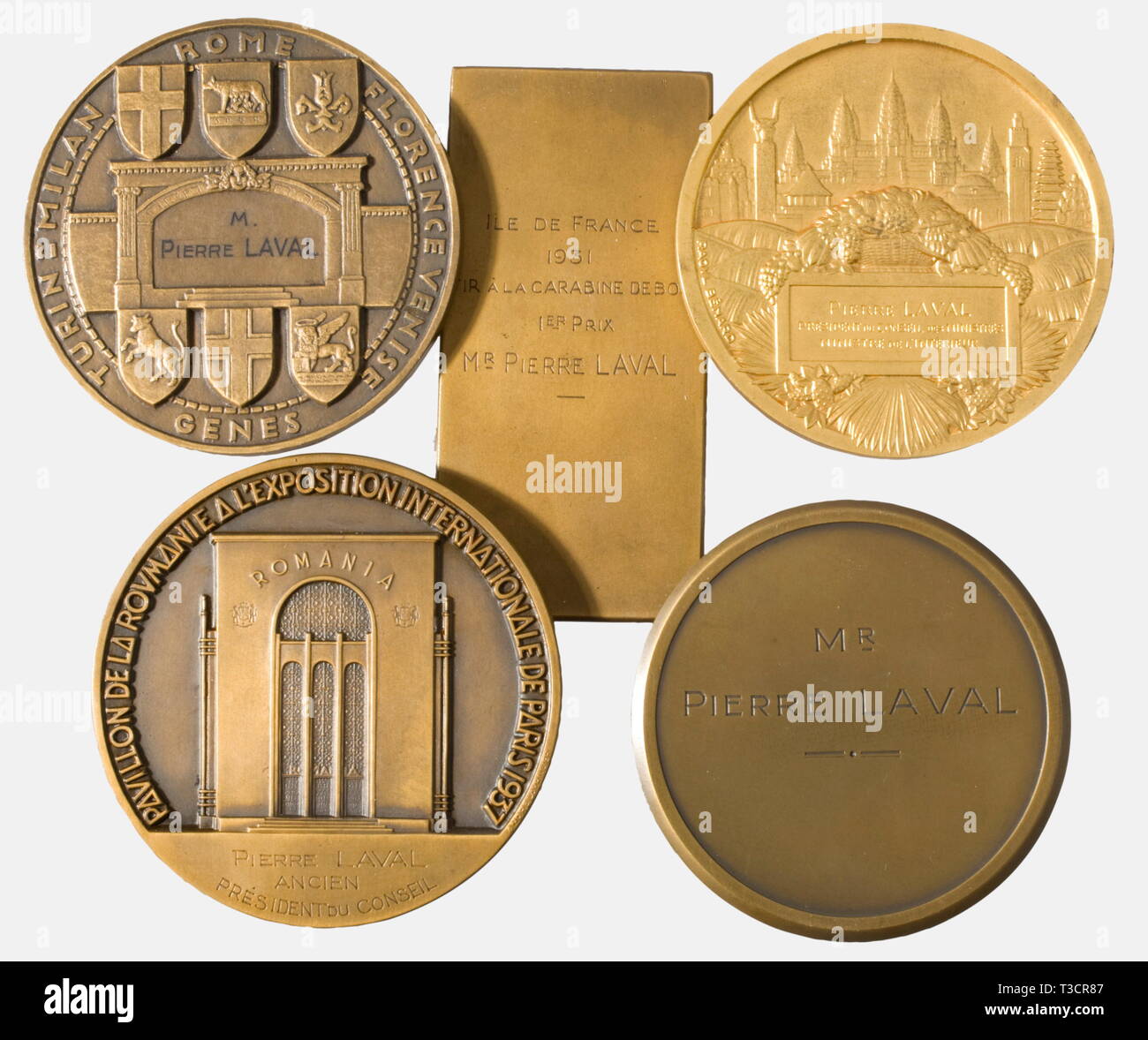 Pierre Laval (1883 - 1945), plaques and medals from his personal possessions Round bronze medallion with Laval's surrounded by the inscription, 'Pierre Laval, Mayor of Aubervilliers. Deputy for Seine,' signed and dated, 'P. Daitel, 15 May 1926'. Diameter 11.9 cm. In a leather case. Bronze presentation medal for the Come historic, historical, 1920s, 1930s, 20th century, 20th century, object, objects, stills, clipping, clippings, cut out, cut-out, cut-outs, No-Exclusive-Use | Editorial-Use-Only Stock Photo