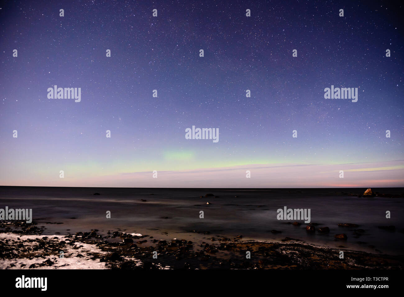 Aurora beach set in black