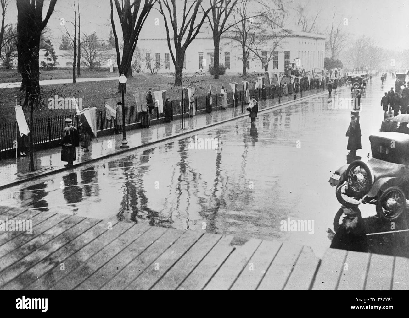 1910s woman suffragettes parade hi-res stock photography and images - Alamy