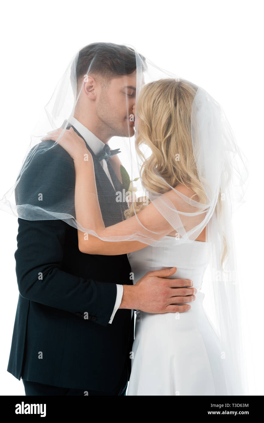 Зачем на свадьбе кричат горько. Жених целует невесту. Свадьба жених целует невесту,горько. Молодожены целуются. Невеста целует.