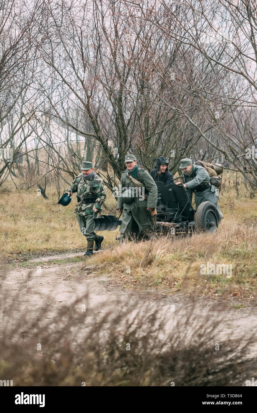 Ww2 german field artillery hi-res stock photography and images - Alamy