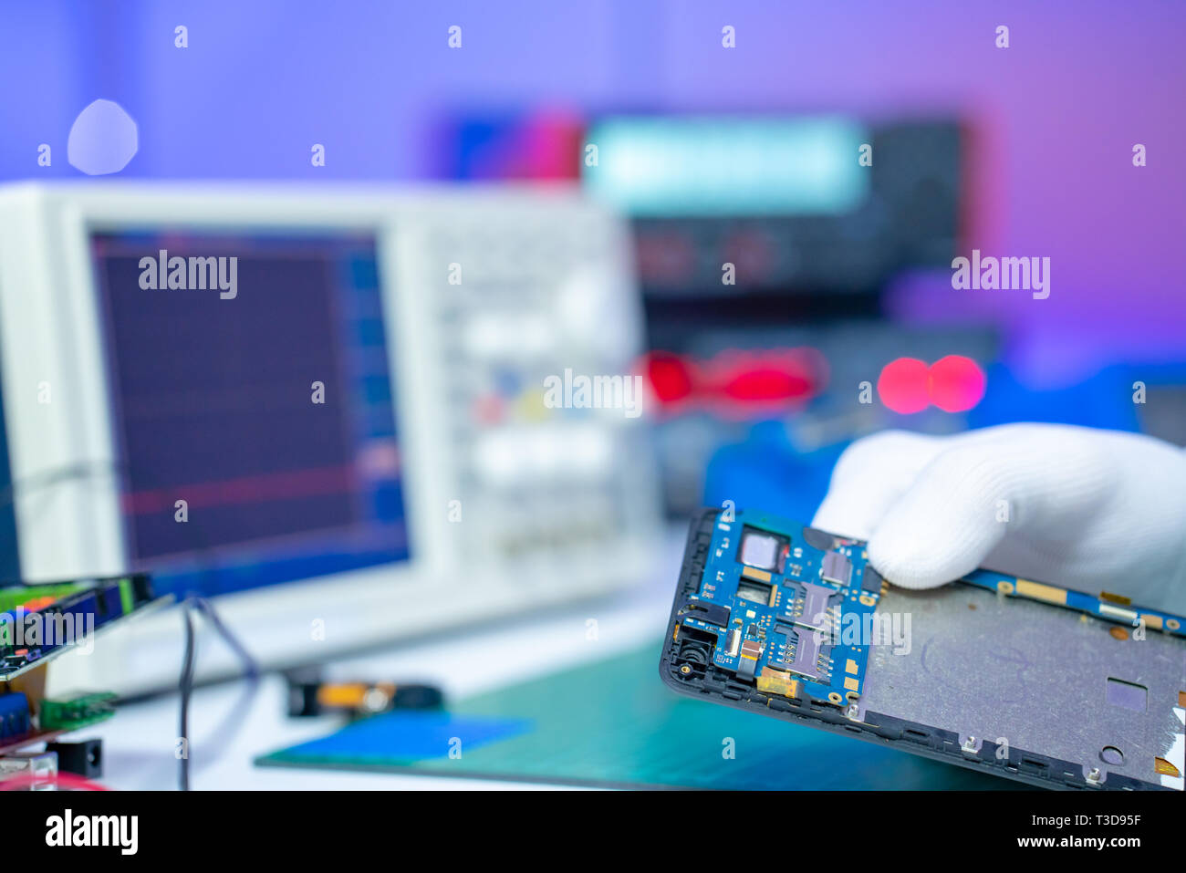 Cell phone repairs hires stock photography and images Alamy