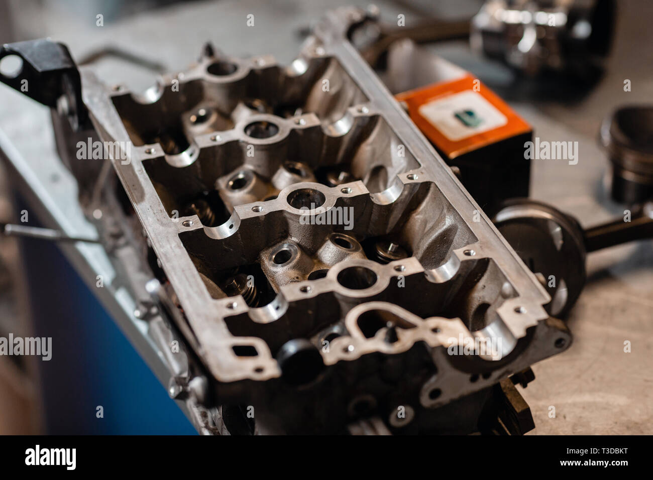 the mechanic opened the locking valve mechanism. Disassemble engine