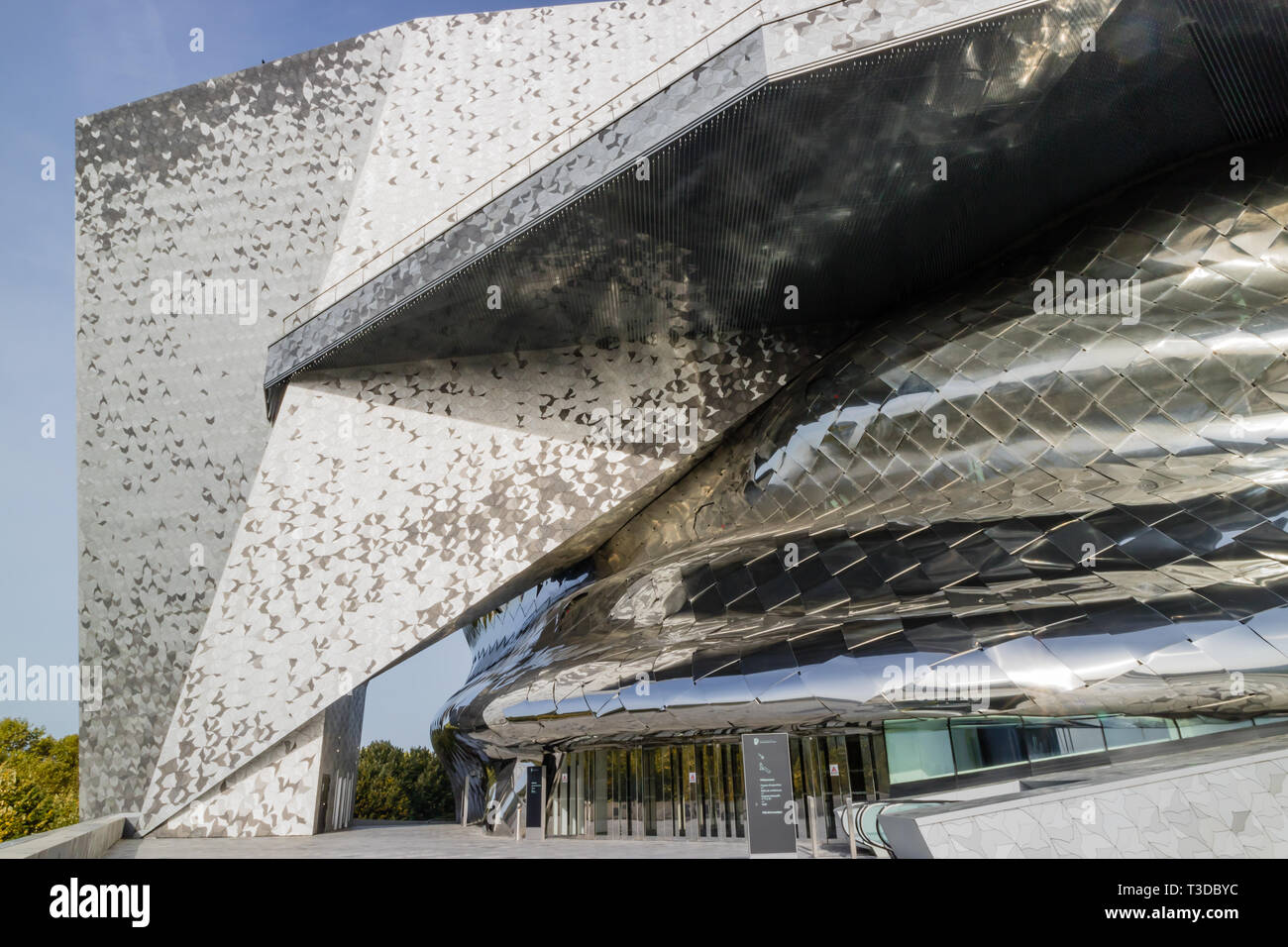 Paris philharmonic hi-res stock photography and images - Alamy