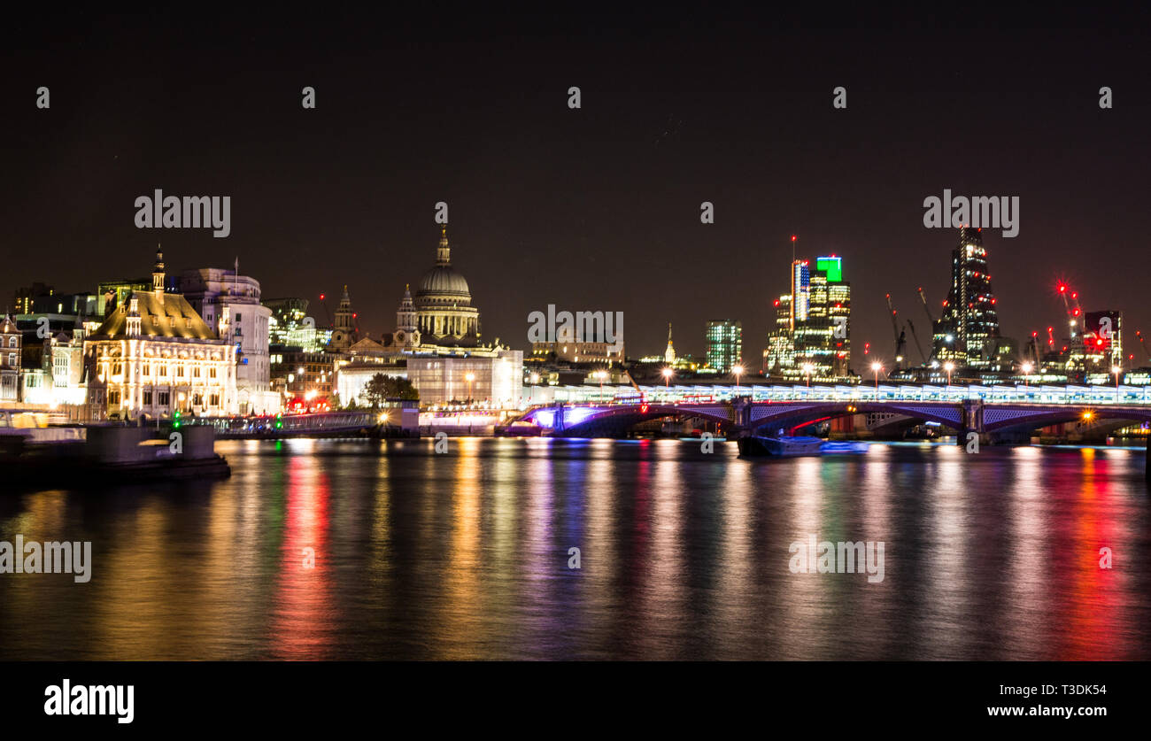 Night view london skyline hi-res stock photography and images - Alamy