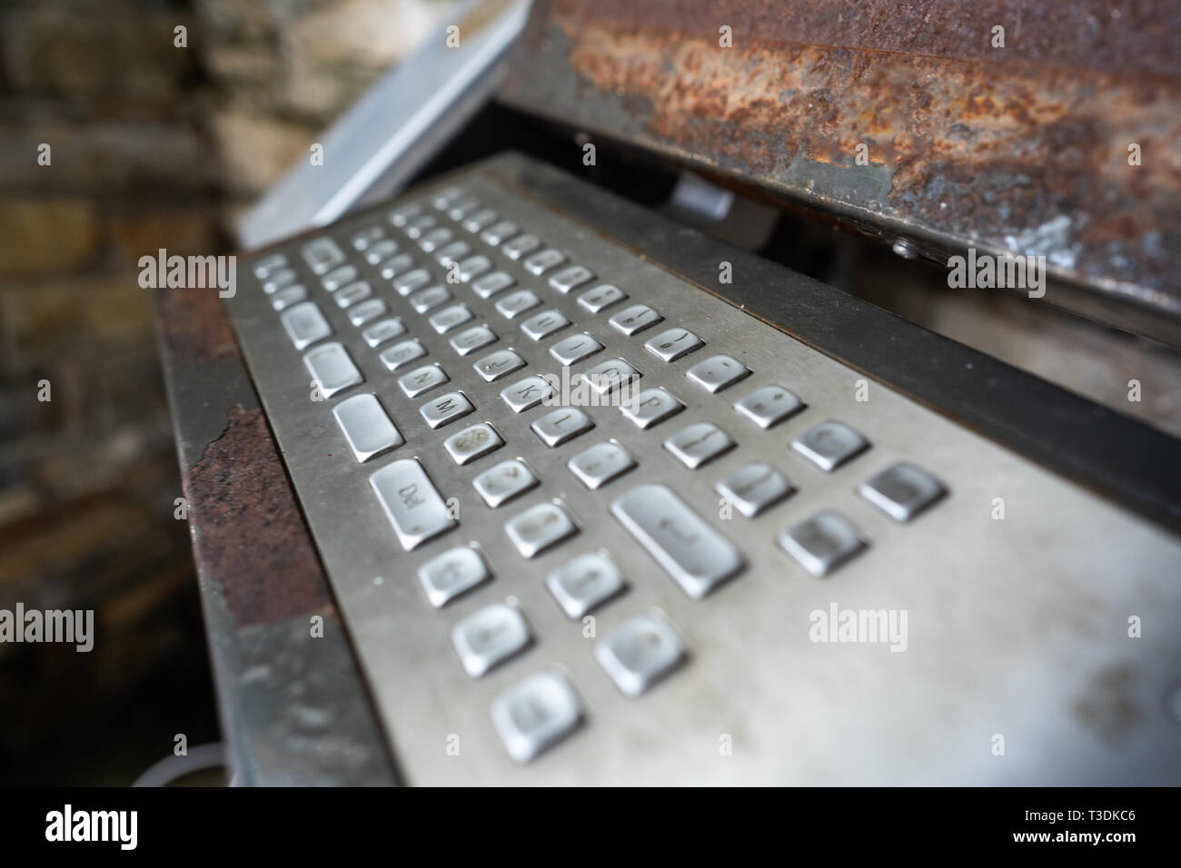 Very old computer, rusty keyboard with monitor Stock Photo - Alamy
