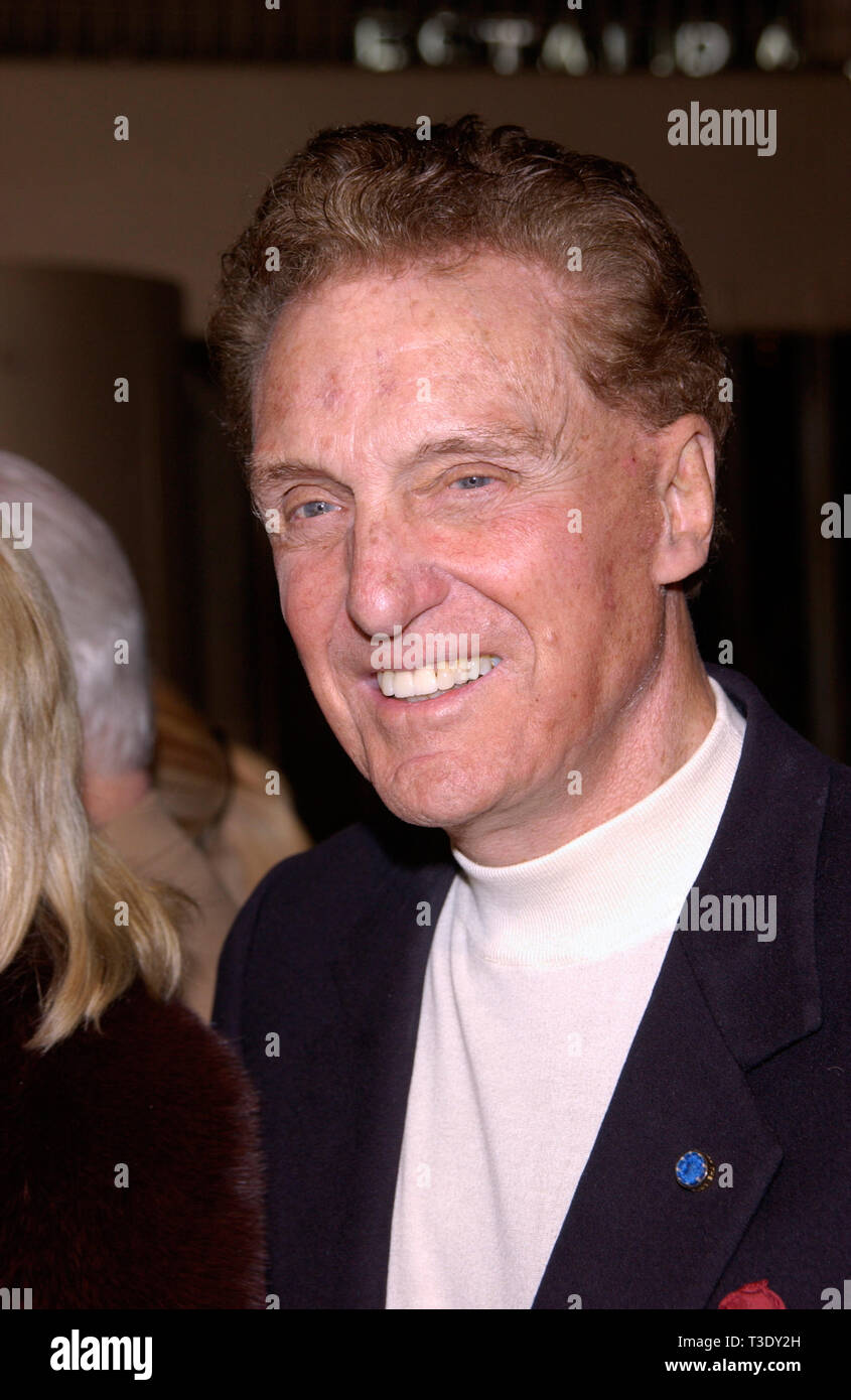 LOS ANGELES, CA. December 16, 2001: Actor ROBERT STACK at the Los Angeles premiere of The Lord of the Rings: The Fellowship of the Ring. © Paul Smith/Featureflash Stock Photo