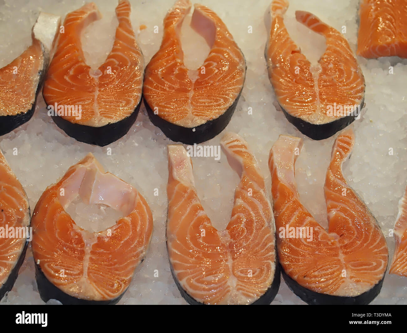 Raw salmon on ice at a fish market Stock Photo - Alamy