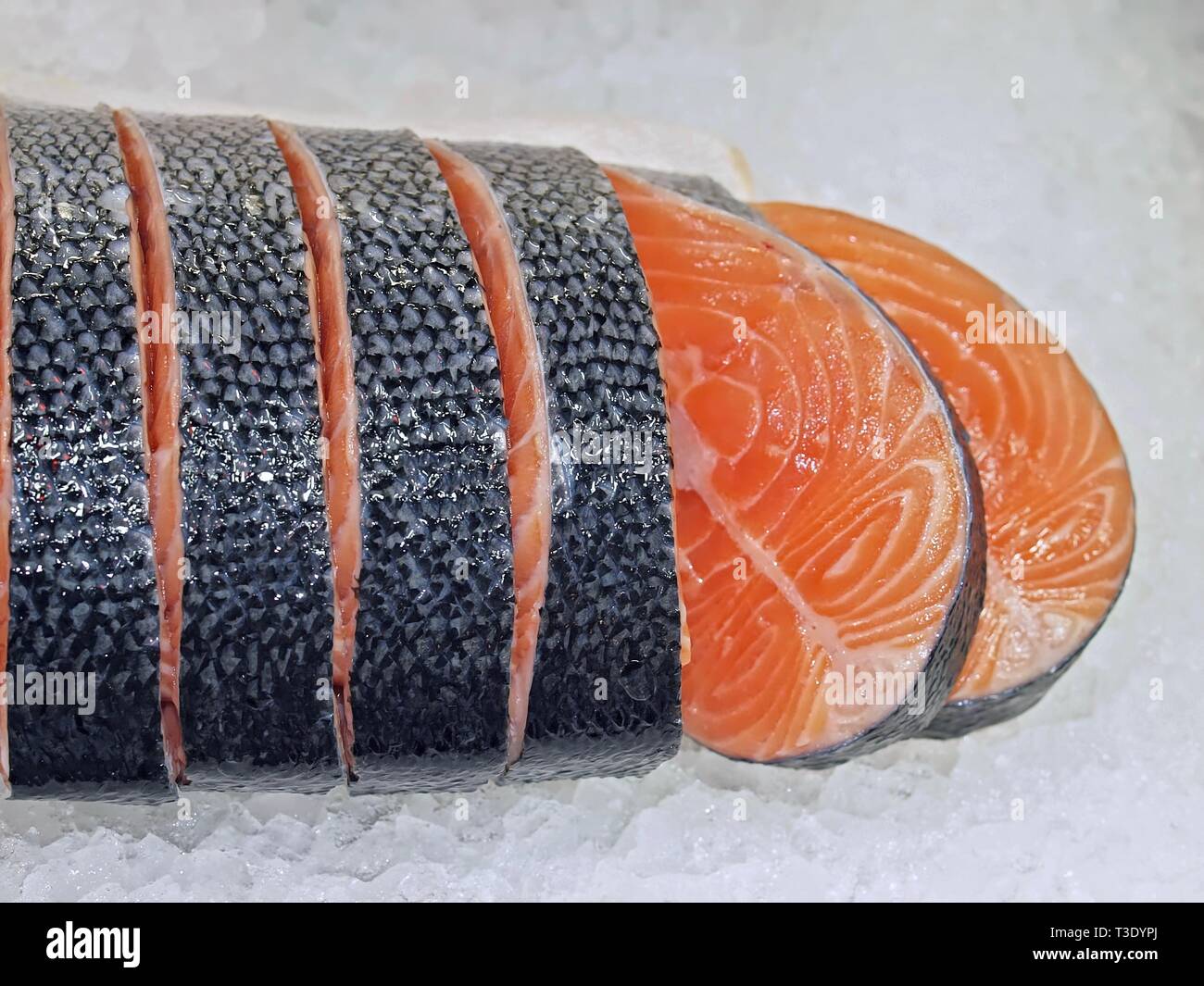 Raw salmon on ice at a fish market Stock Photo - Alamy