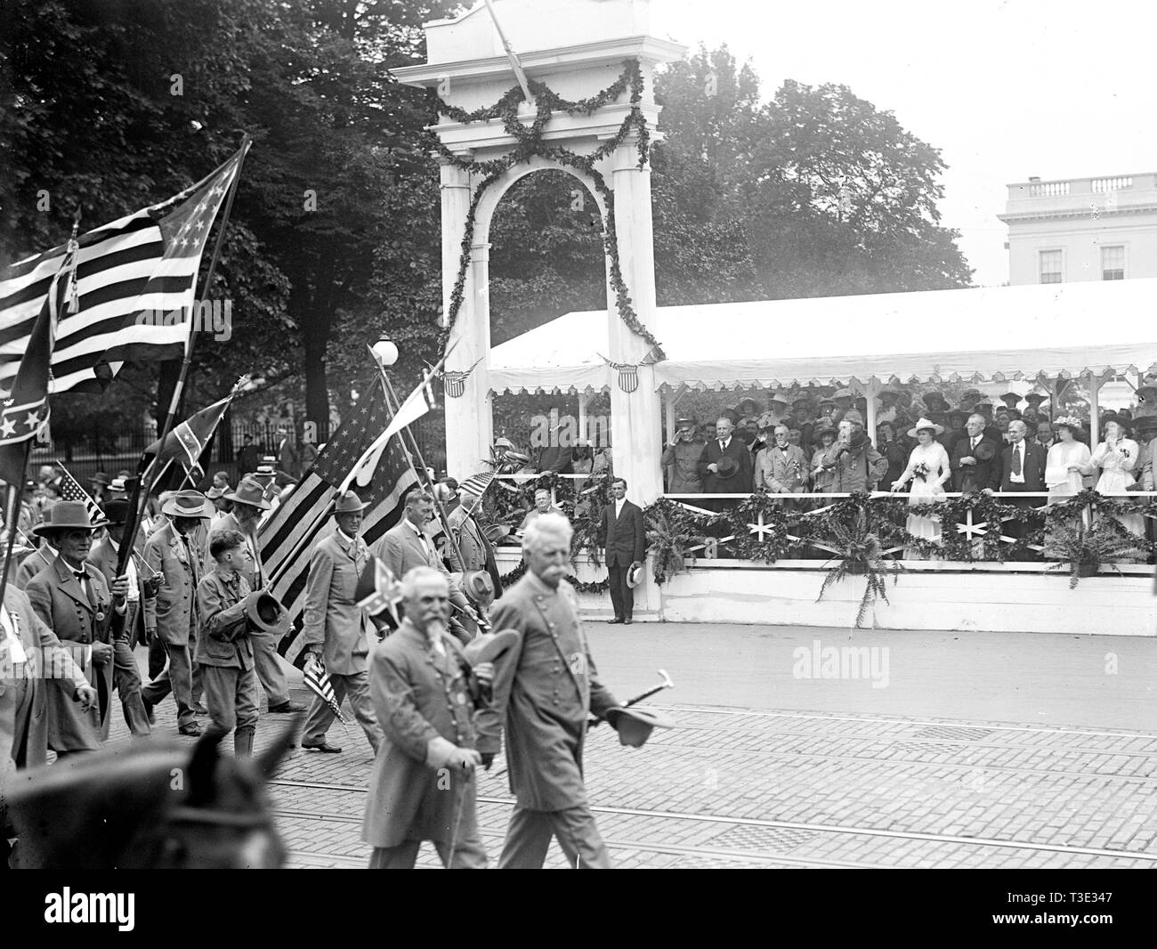 Confederate Reunion: Parade Reviewing stand ca. 1917 Stock Photo - Alamy
