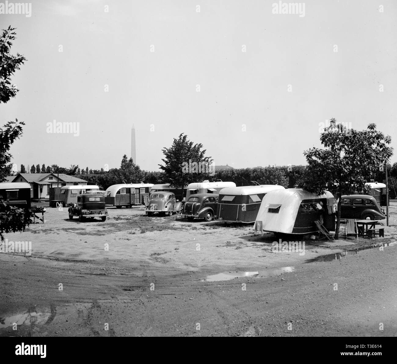 Washington D.C. area trailer camp, parked trailers and cars ca. 1937 (Washington Monument in background) Stock Photo
