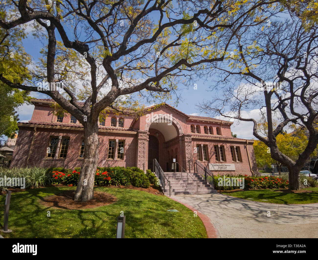 Los Angeles, APR 2: Exterior view of Amy King Dundon - Berchtold ...