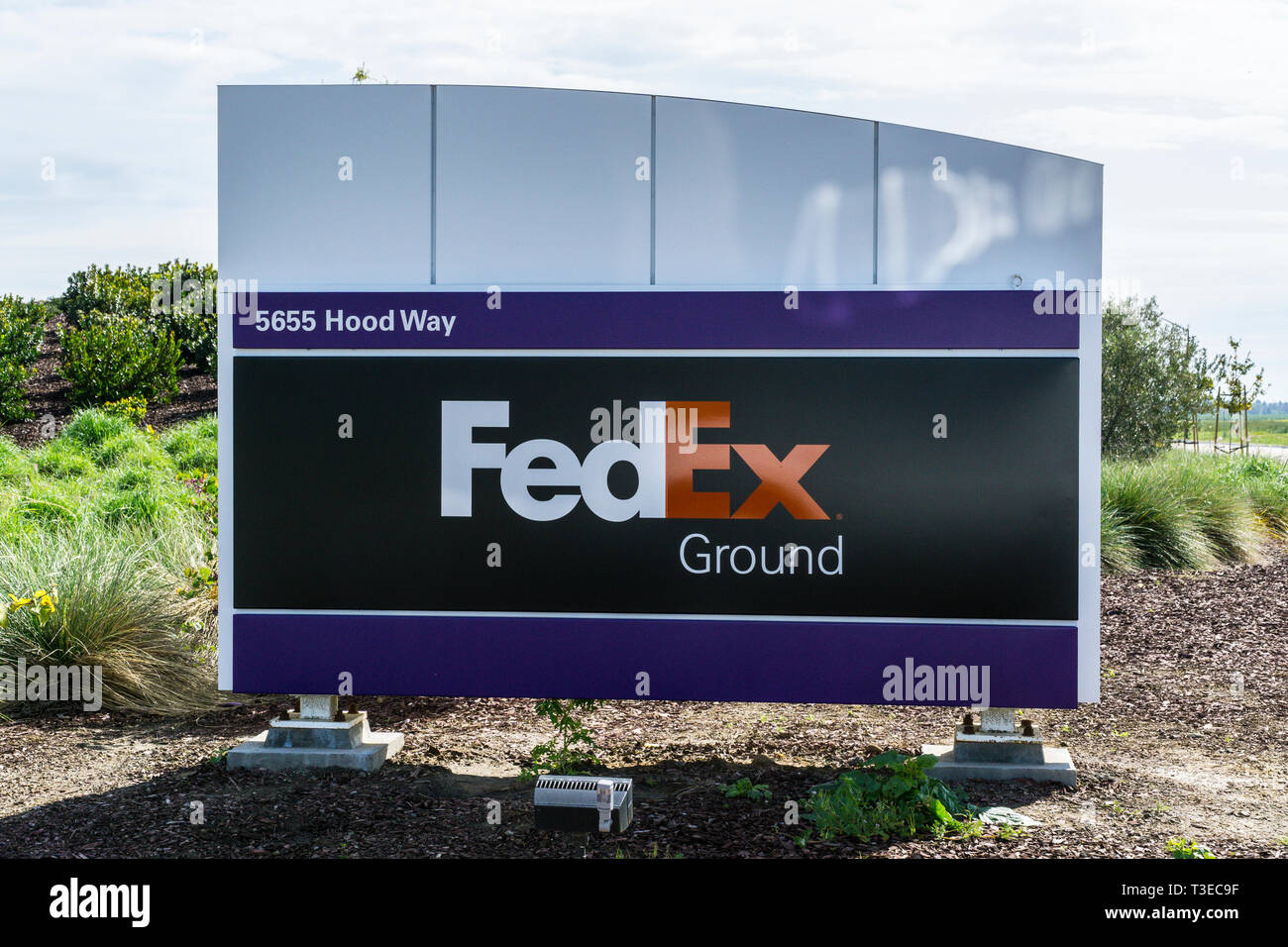 Fedex Ground Truck Stock Photos & Fedex Ground Truck Stock Images Alamy
