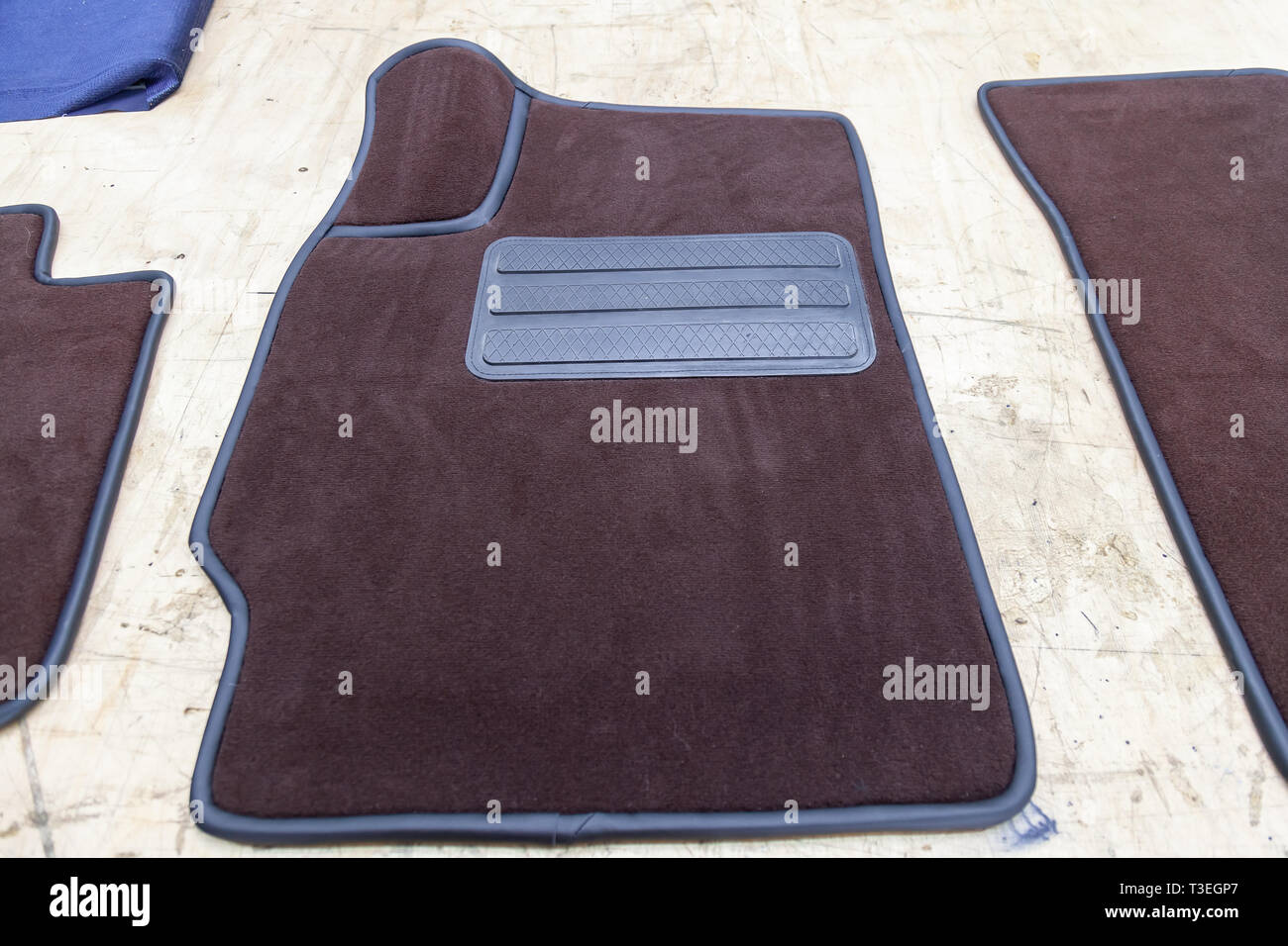 Car 3D handmade floor mats of brown color from wool for front and