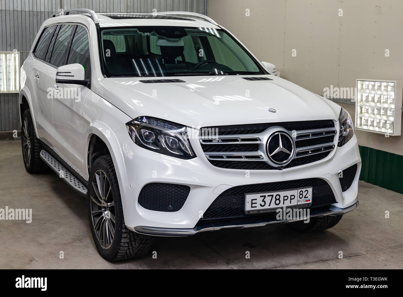 Novosibirsk, Russia - 08.01.18: Front view of luxury very expensive new white Mercedes-Benz GLS 350d car stands in the washing box waiting for repair  Stock Photo