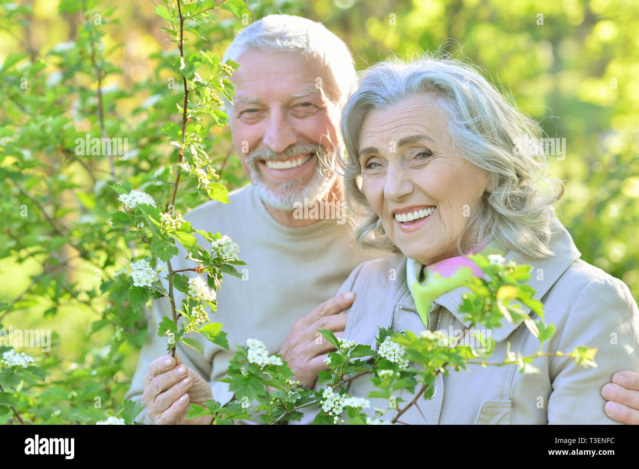 Couple posing in park hi-res stock photography and images - Alamy