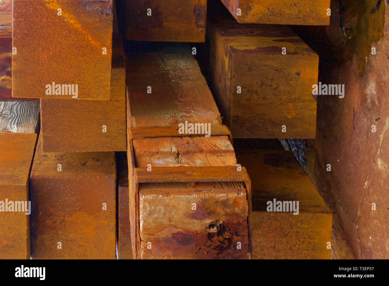 Rusty steel & timber Stock Photo - Alamy