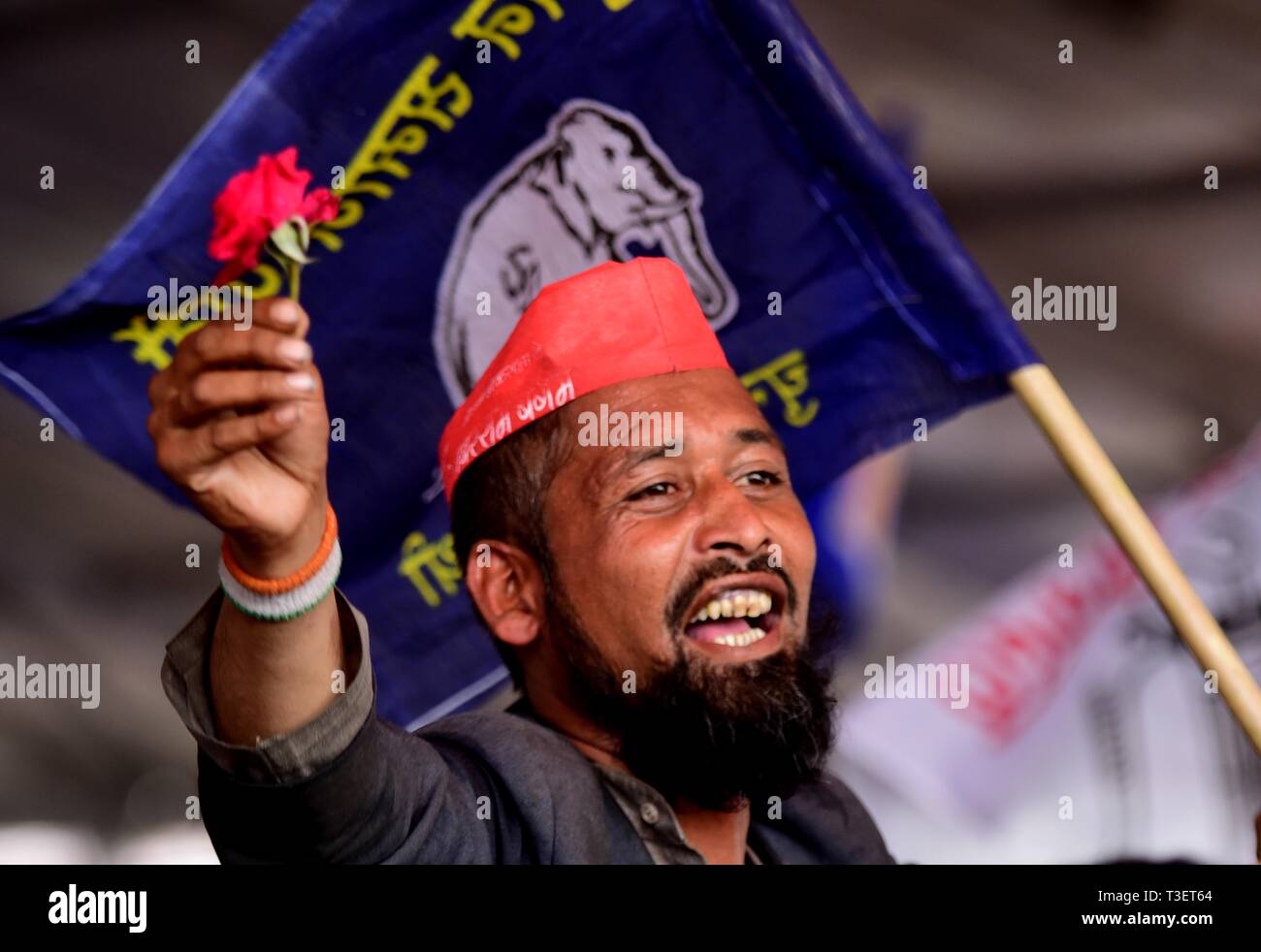 Saharanpur, India. 07th Apr, 2019. A Supporter attend joint election campaign rally of Samajwadi Party, Bahujan Samaj party and Rastriya Lok Dal at Deoband. Credit: Prabhat Kumar Verma/Pacific Press/Alamy Live News Stock Photo