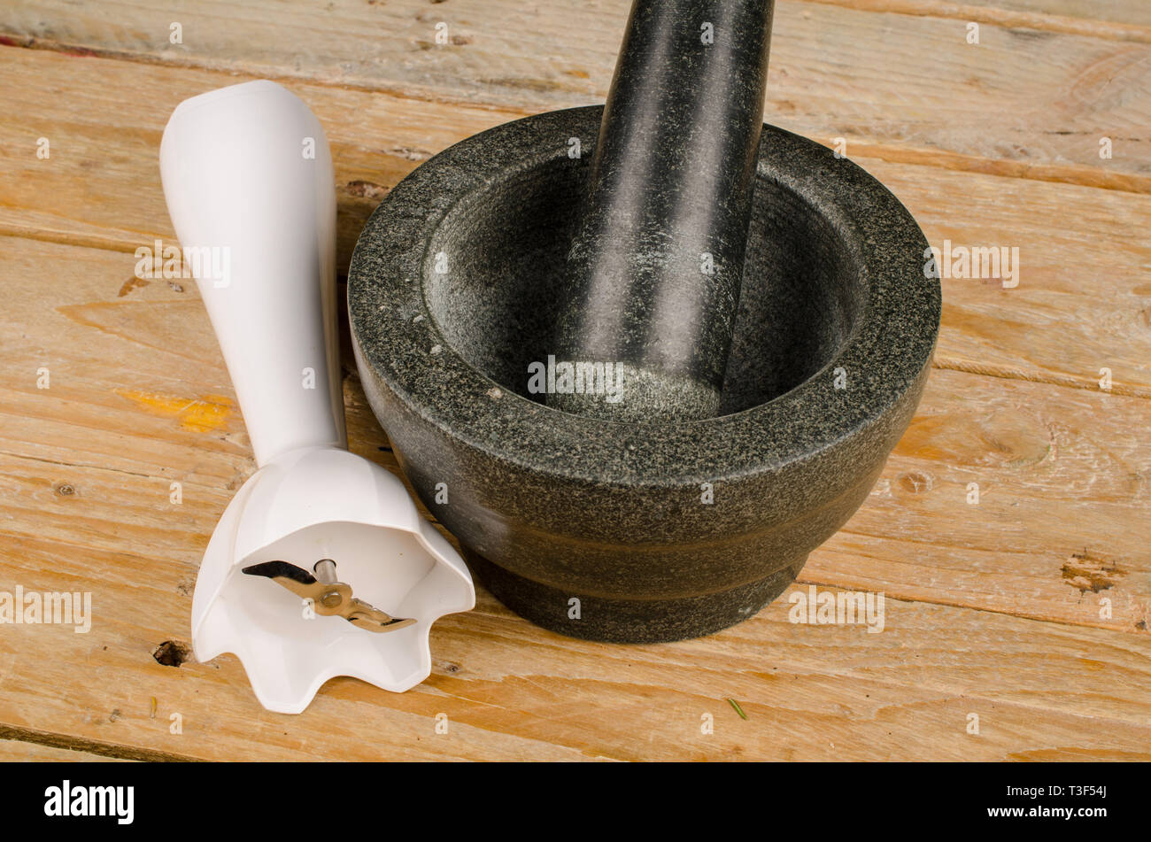 Heavy stone mortar and pestle vs modern blender, an old vs new concept
