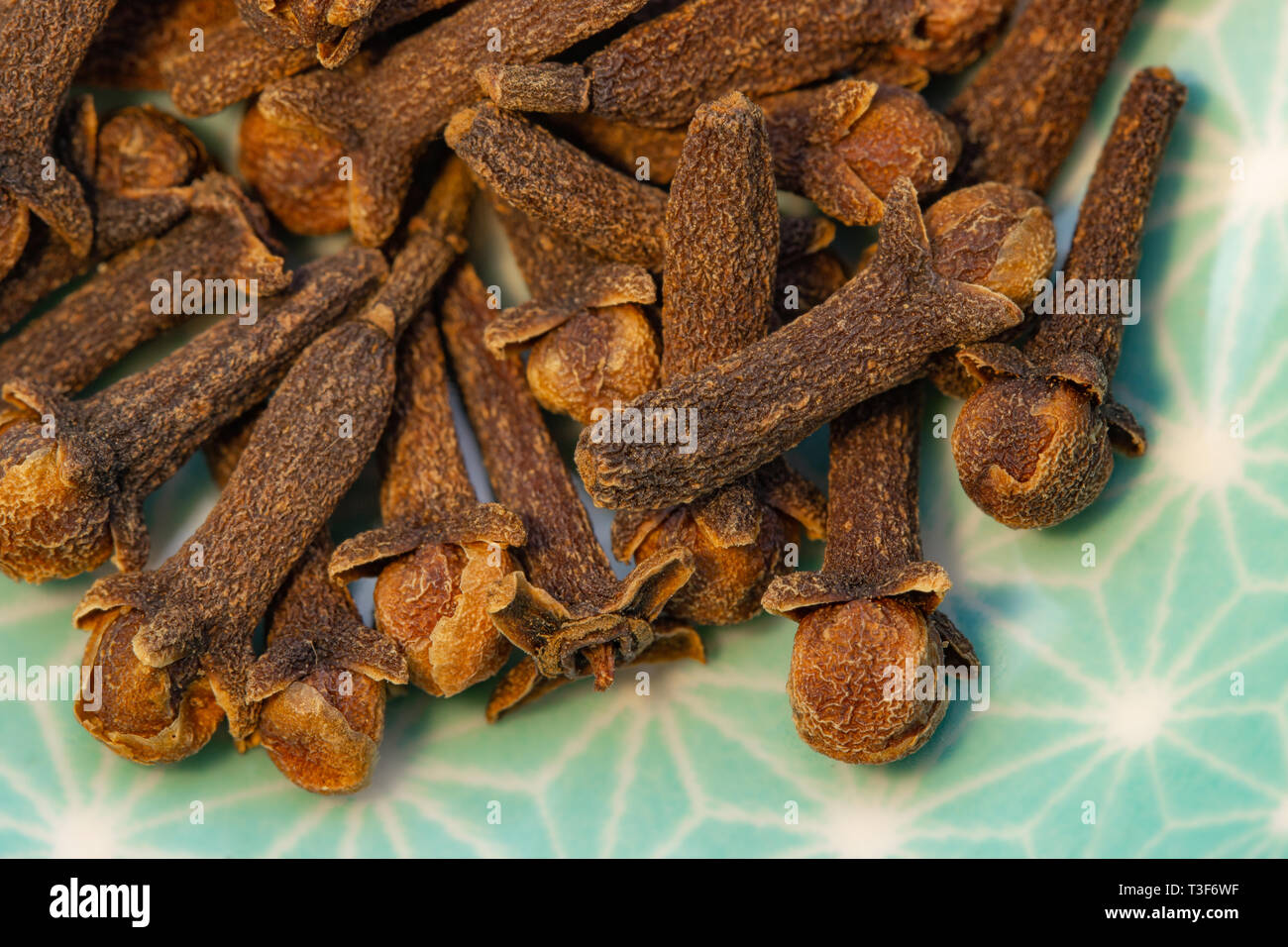 cloves spice close up, healthy healing herbs Stock Photo Alamy