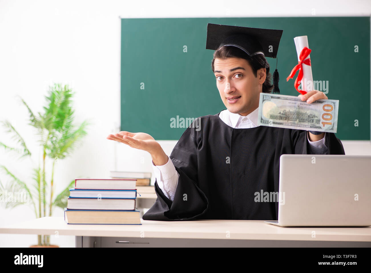 Excited student tuition class hi-res stock photography and images - Alamy