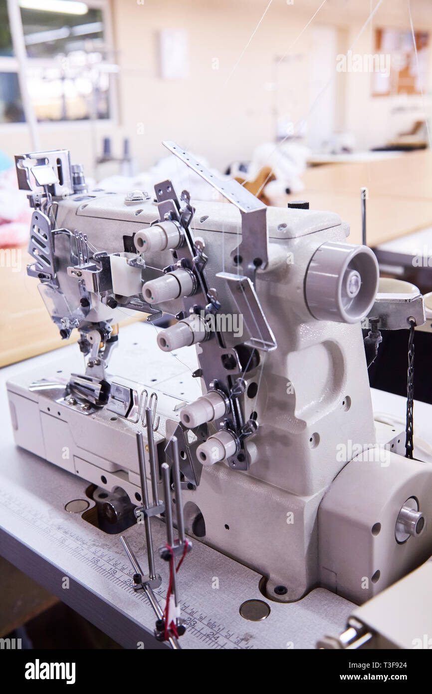 3 Needle coverstitch Industrial Machine With Cover and Motor Stock