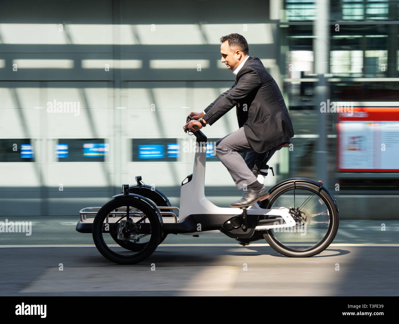 4 wheel pedal bikes hi-res stock photography and images - Alamy