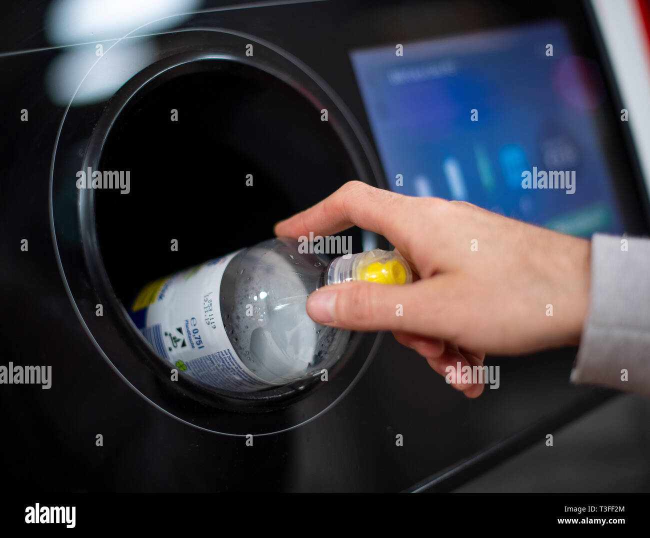 Deposit bottle hires stock photography and images Alamy