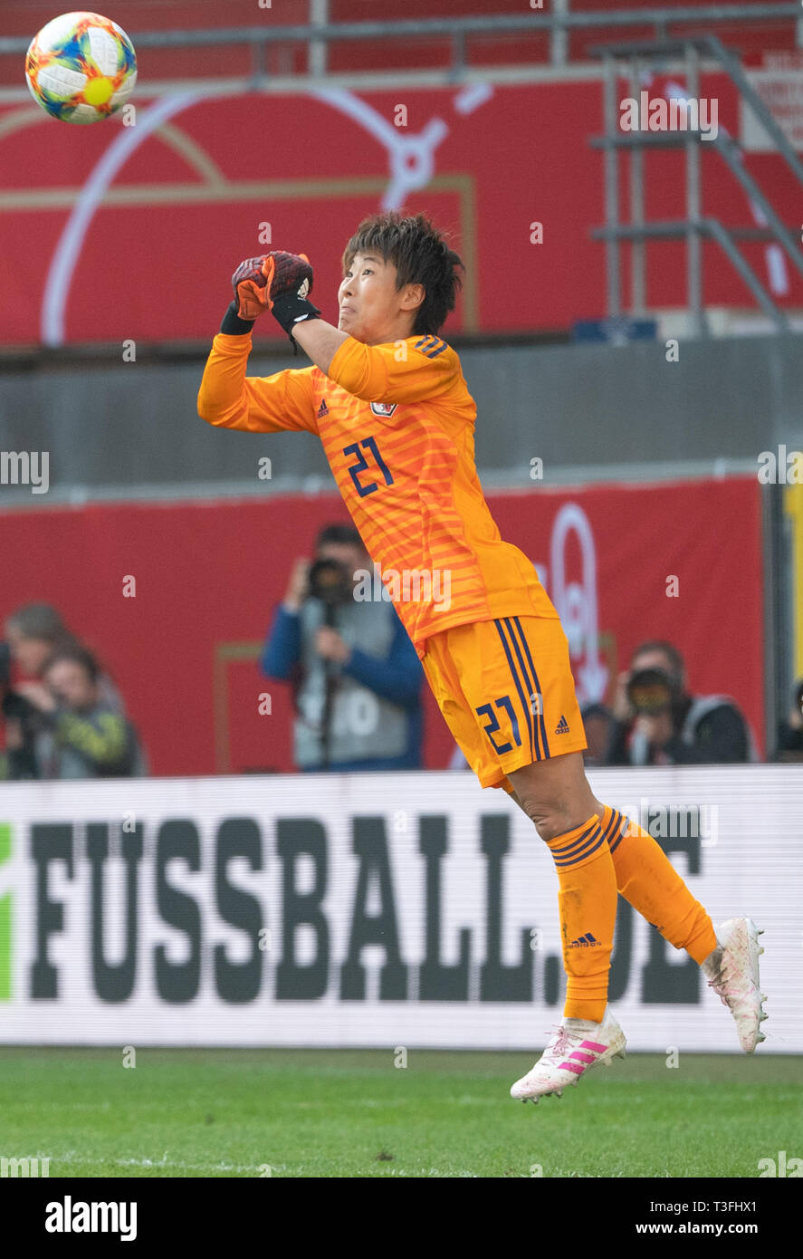 Paderborn, Germany. 09th Apr, 2019. Football, women: International matches, Germany - Japan in the Benteler Arena. Japan's Chika Hirao is playing a ball. Credit: Sebastian Gollnow/dpa/Alamy Live News Stock Photo