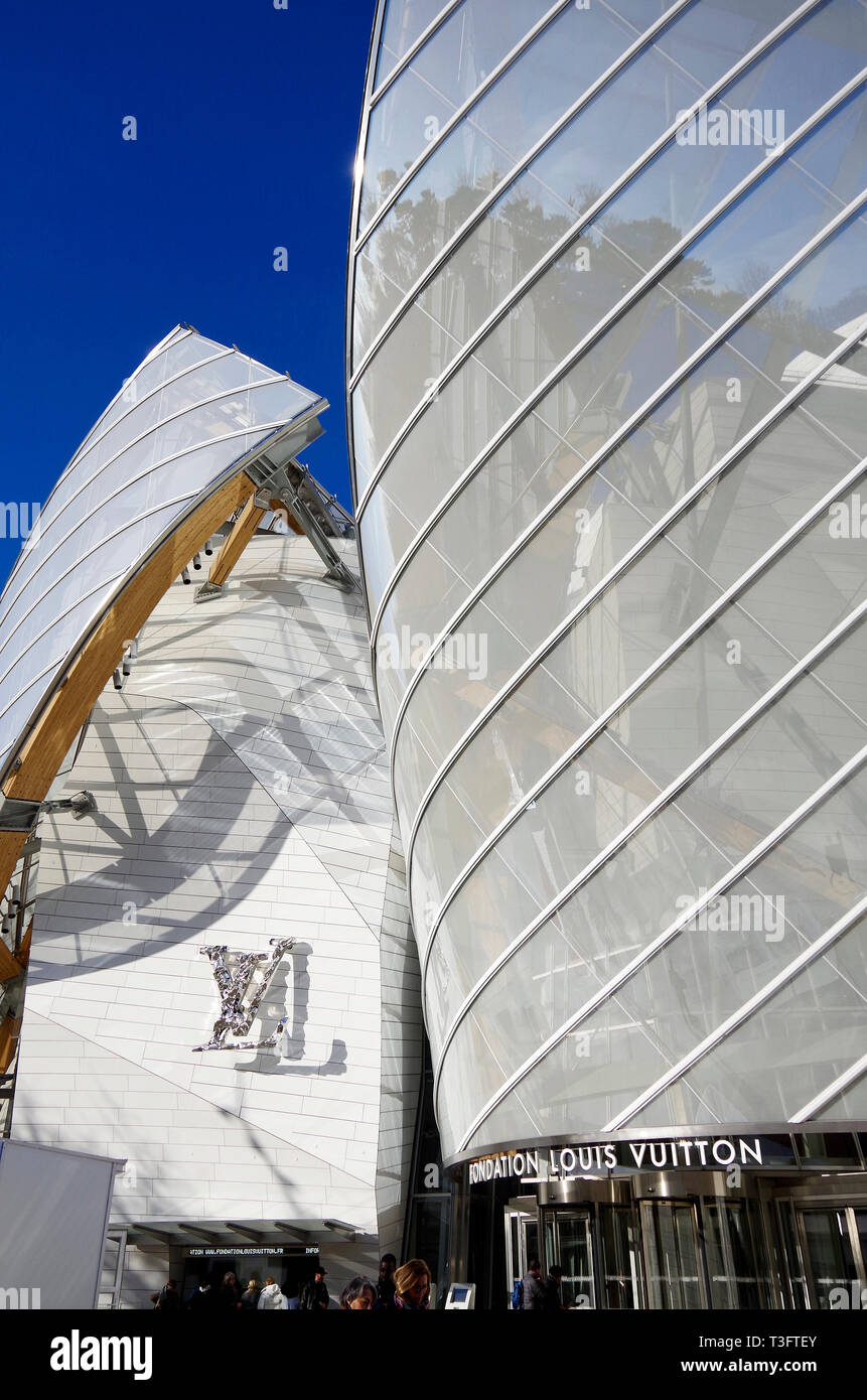 Gallery complex for the Louis Vuitton Corporate Foundation, in the Bois de  Boulogne, Paris, designed by visionary American architect Frank Gehry Stock  Photo - Alamy