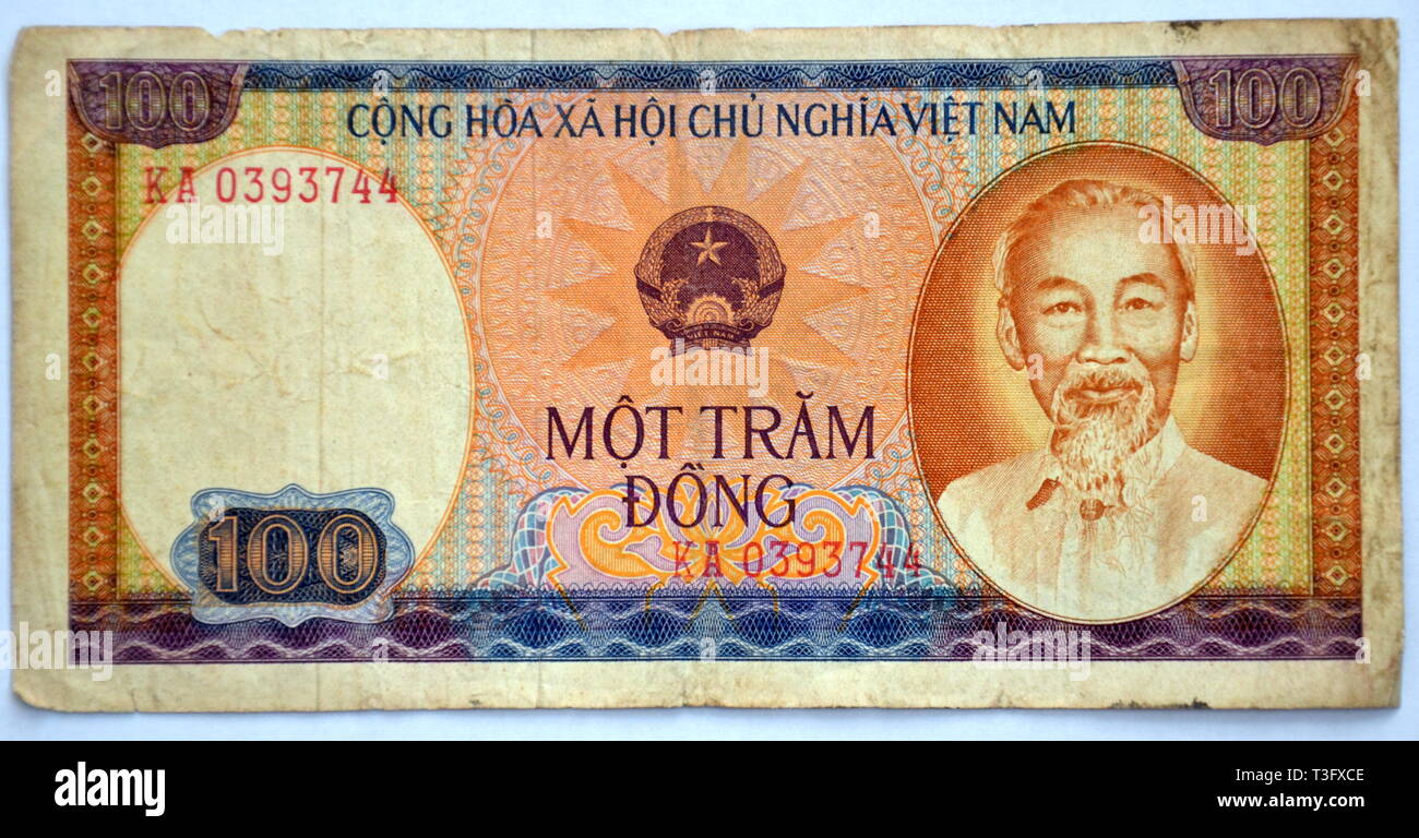 Vietnamese 100 Dong Banknote, First Issued 1980, by the State Bank of Vietnam Stock Photo