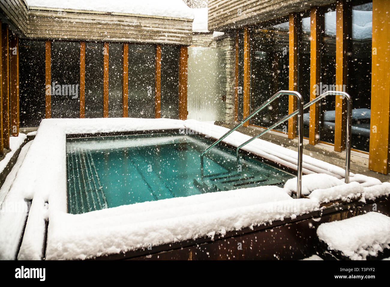 Snow on Outdoor Swimming Pool of Hotel Waldhaus in Sils im Engadin/Segl, Switzerland. Modernization with measure: the pool of the spa area in the snow Stock Photo