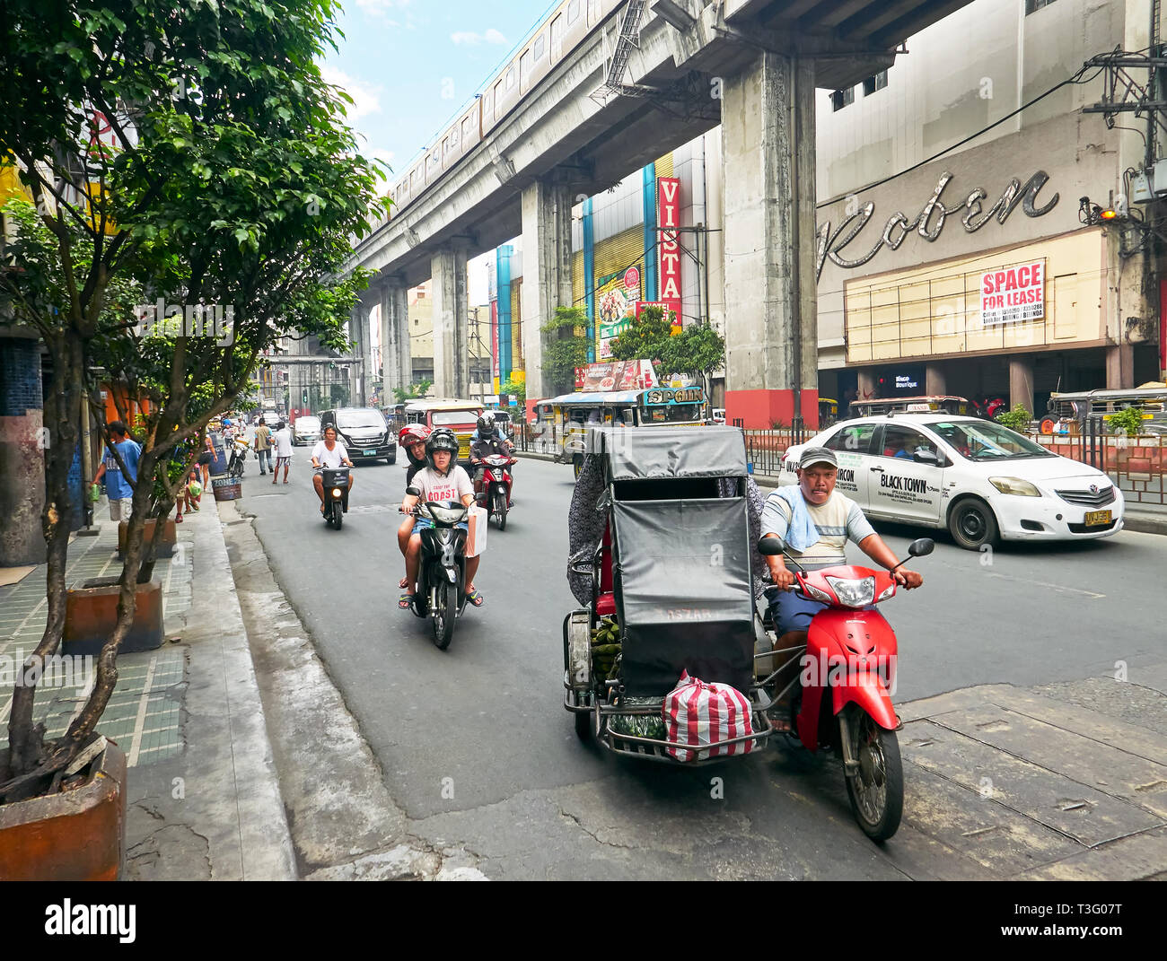 Manila, Philippines: Traffic at Recto Avenue below the Light Rail Transit Line 2 near the Recto Station Stock Photo