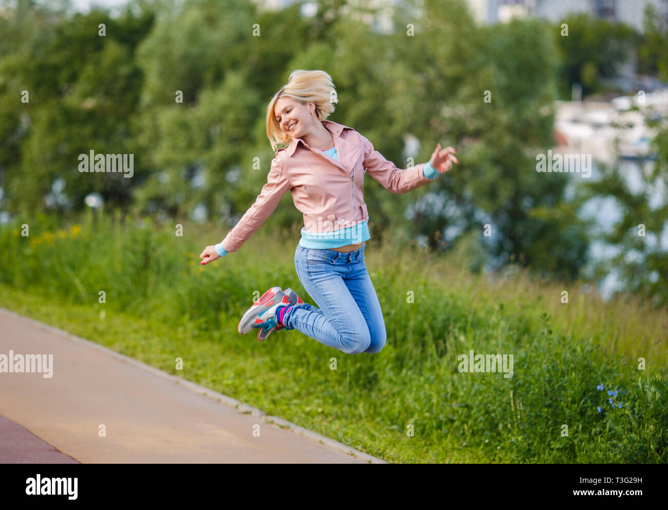 Girl jumping hi-res stock photography and images - Alamy