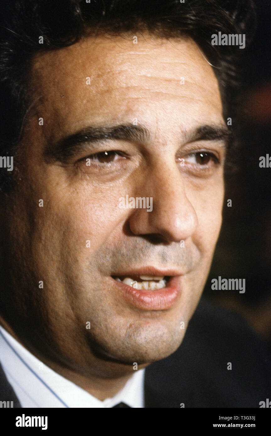 PLACIDO DOMINGO Spanish opera singer about 1995 Stock Photo - Alamy
