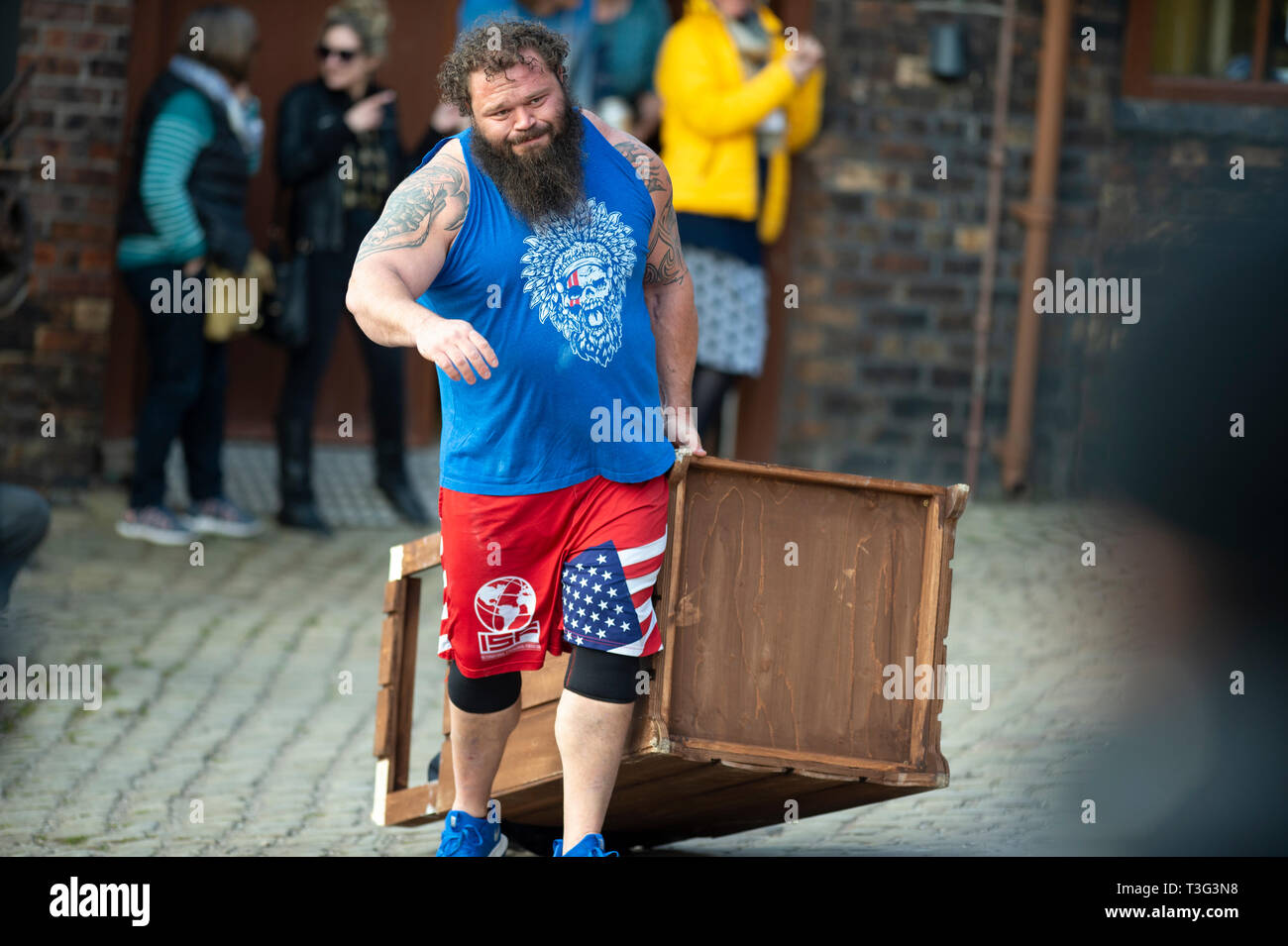 Worlds strongest man hires stock photography and images Alamy