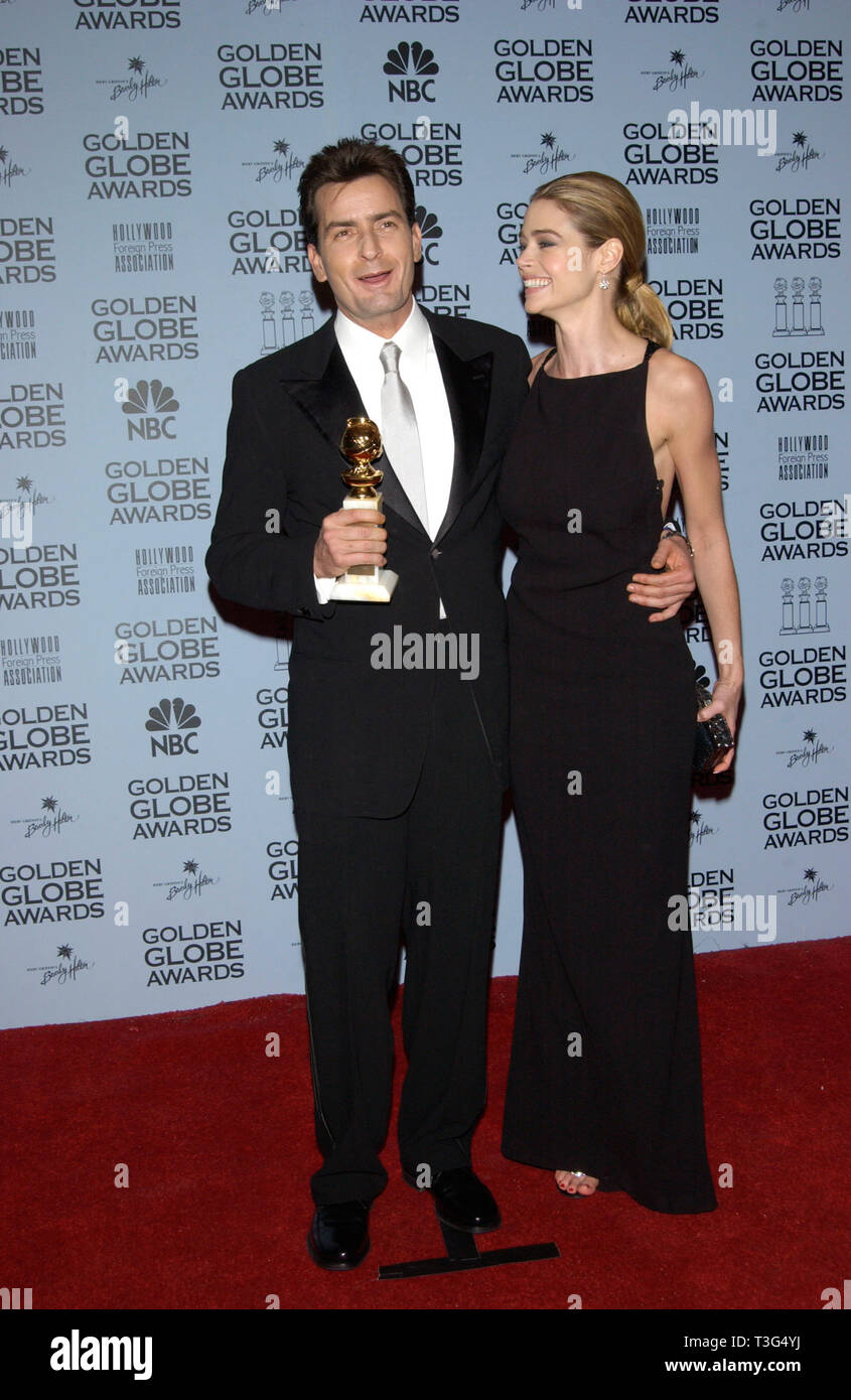 LOS ANGELES, CA. January 20, 2002: Actor CHARLIE SHEEN & actress ...