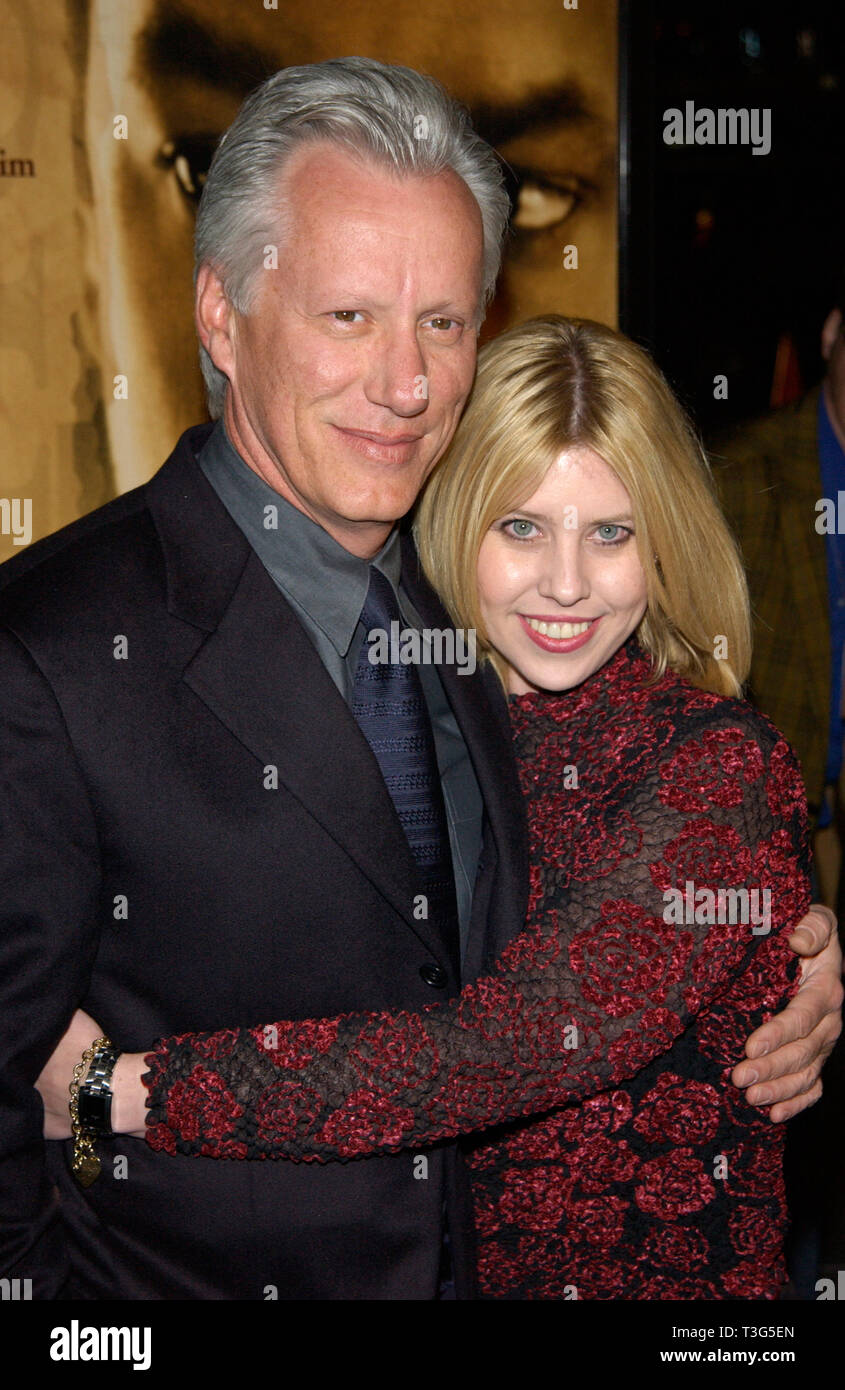 LOS ANGELES, CA. February 07, 2002: Actor JAMES WOODS & girlfriend DAWN DENOON at the Los Angeles premiere of his new movie John Q. © Paul Smith/Featureflash Stock Photo