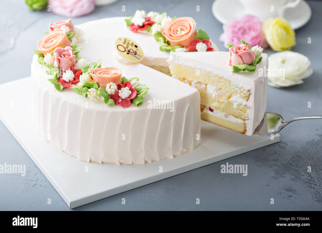 Mothers day cake with flowers Stock Photo - Alamy
