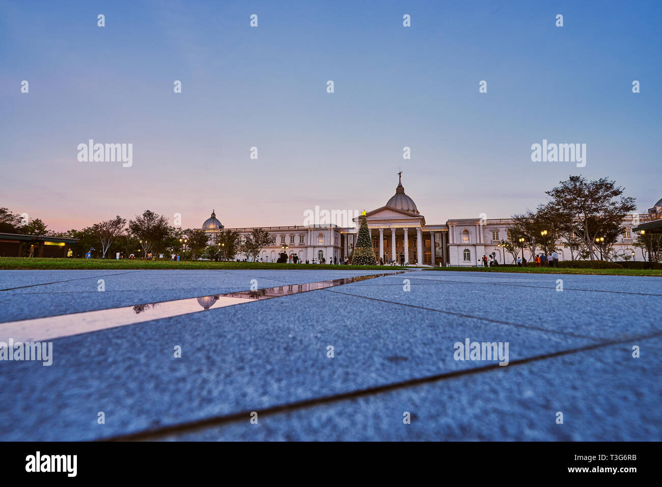 String art museum hi-res stock photography and images - Alamy