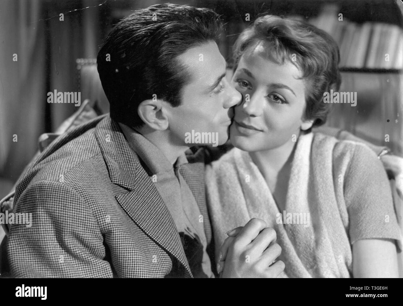 L'amour est en jeu Love Is at Stake Year : 1957 - France Director : Marc Allegret Robert Lamoureux, Annie Girardot Stock Photo