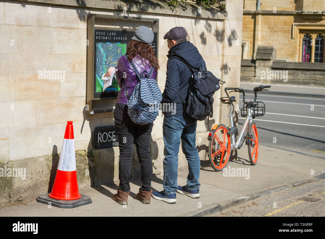 Tourists check the map in Rose Lane by the Botanic Garden, Oxford Stock Photo