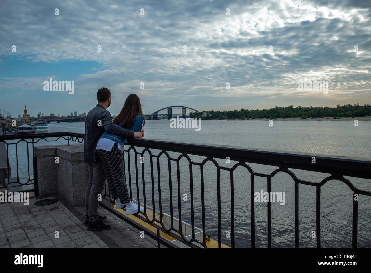 Young couple hugging riverside hi-res stock photography and images - Alamy