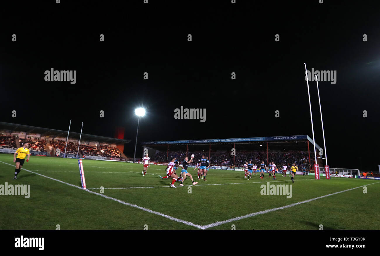 Match action between Hull KR and Leeds Rhinios during the Betfred Super League match at Craven Park, Hull. Stock Photo